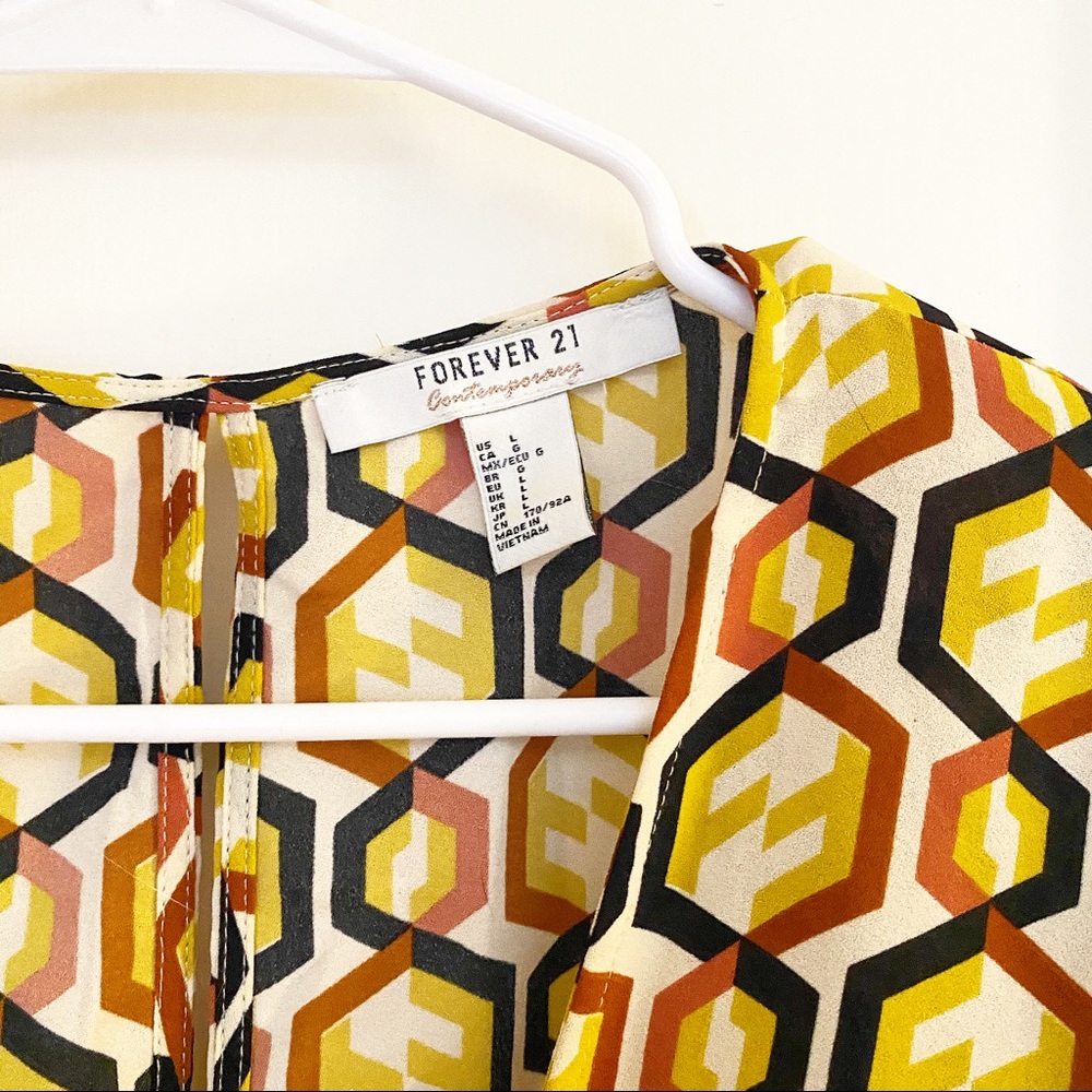 F21 Contemporary Geometric Low VNeck Blouse Sz L - Picture 3 of 7
